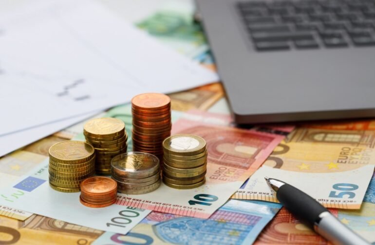 Πληθωρισμός: Εκτινάχθηκαν πάλι οι τιμές στην αγορά – Οι τομείς που τροφοδοτούν την ακρίβεια [πίνακας]