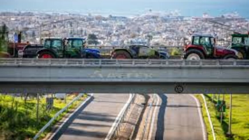 Μπλόκο αγροτών στην γέφυρα της ΒΙΠΕ Τρίπολης