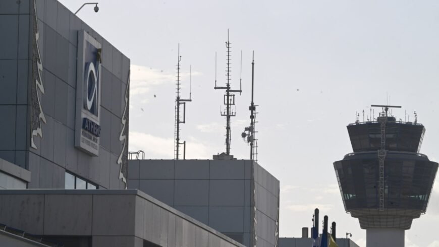 FIR Αθηνών: «Οι πομποί δημιούργησαν το πρόβλημα, δεν ήταν παρεμβολή» – Διοικητής της ΕΑΚ για το μπλακ άουτ