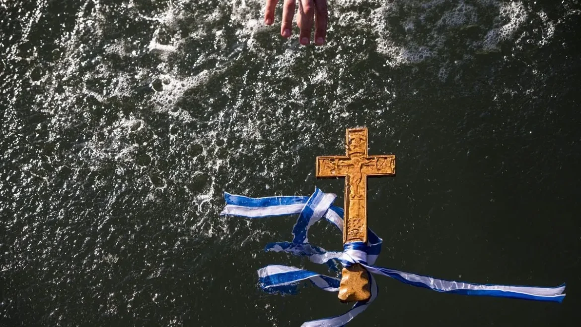 Θεοφάνεια και τοπικές παραδόσεις – Τα έθιμα που αναβιώνουν ανά την Ελλάδα