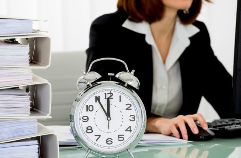 Πόσες ώρες πρέπει να εργάζονται οι εργαζόμενοι – Το 40ωρο εξακολουθεί να αποτελεί τον κανόνα