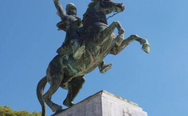 Ξεκίνησε η μεταφορά του αδριάντα του Θ.Κολοκοτρώνη