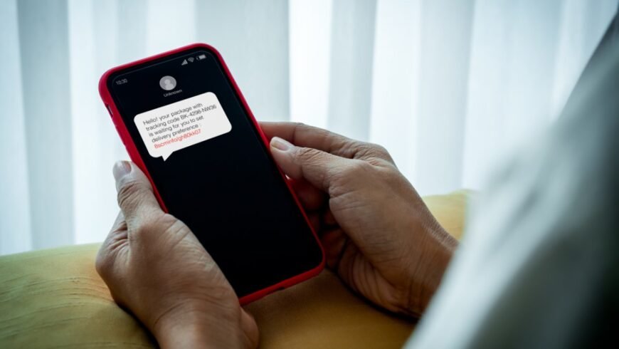 Νέα μεγάλη απάτη με SMS δήθεν από τα ΕΛΤΑ – Τι να προσέξετε