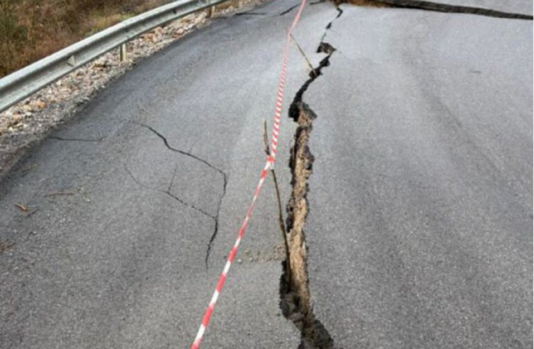 Σε εξέλιξη έργα αποκατάστασης στην επαρχιακή οδό Τρίπολης – Βάστα από την Περιφέρεια Πελοποννήσου