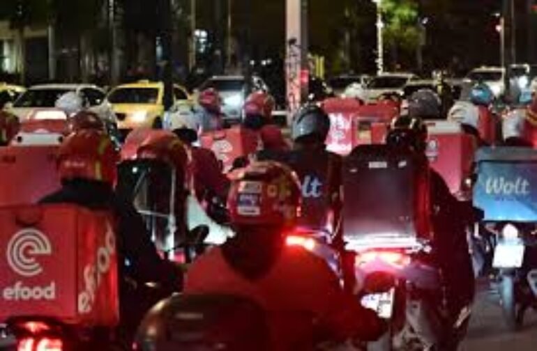 Σε 24ωρη πανελλαδική απεργία προχωρούν διανομείς την Τσικνοπέμπτη