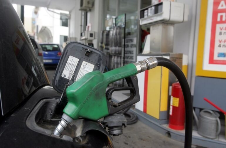 Καύσιμα: Αυξήσεις πυροδοτεί ο πόλεμος στο Ιράν – Τι λέει ο πρόεδρος πρατηριούχων Ηρακλείου