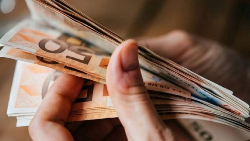 Voucher 750 ευρώ: Ξεκινούν οι αιτήσεις – Τα δικαιολογητικά που χρειάζεστε