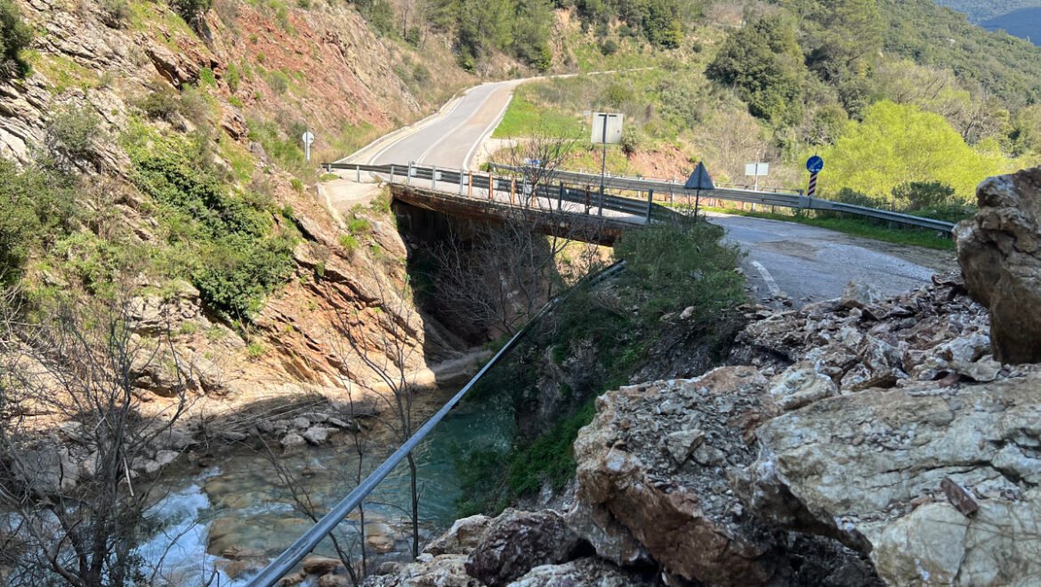 Έλεγχοι και παρεμβάσεις στο επαρχιακό οδικό δίκτυο Μεσσηνίας από την Περιφέρεια Πελοποννήσου λόγω κατολισθήσεων 