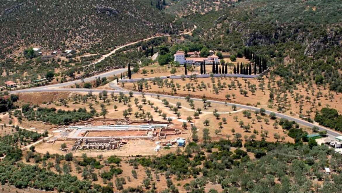 Την έπαυλη του Ηρώδη Αττικού, έναν από τους σημαντικότερους αρχαιολογικούς χώρους της Αρκαδίας, επισκέφθηκε ο Πρόεδρος της Δημοκρατίας Κωνσταντίνος Τασούλας, στο πλαίσιο των εκδηλώσεων για την επέτειο της Β’ Εθνοσυνέλευσης στο Άστρος Κυνουρίας.