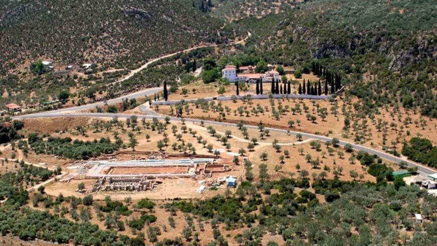 Την έπαυλη του Ηρώδη Αττικού, έναν από τους σημαντικότερους αρχαιολογικούς χώρους της Αρκαδίας, επισκέφθηκε ο Πρόεδρος της Δημοκρατίας Κωνσταντίνος Τασούλας, στο πλαίσιο των εκδηλώσεων για την επέτειο της Β’ Εθνοσυνέλευσης στο Άστρος Κυνουρίας.