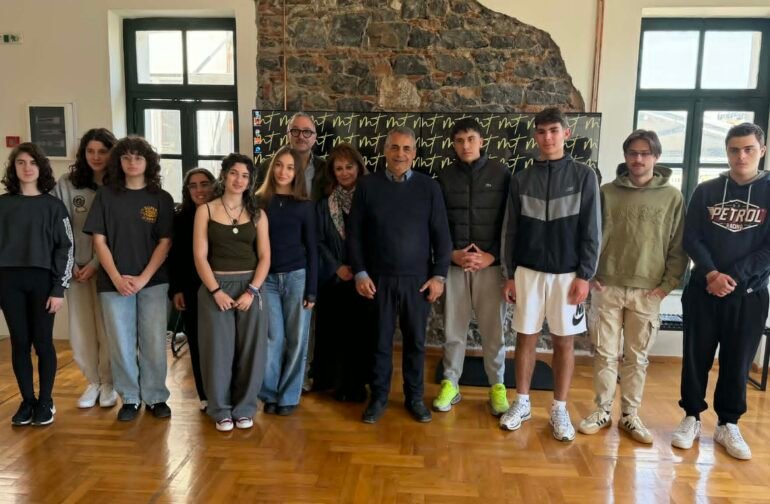 Κώστας Τζιούμης: “Καλώ τους νέους μας να συμμετέχουν στα κοινά και να αγαπούν τον τόπο τους”