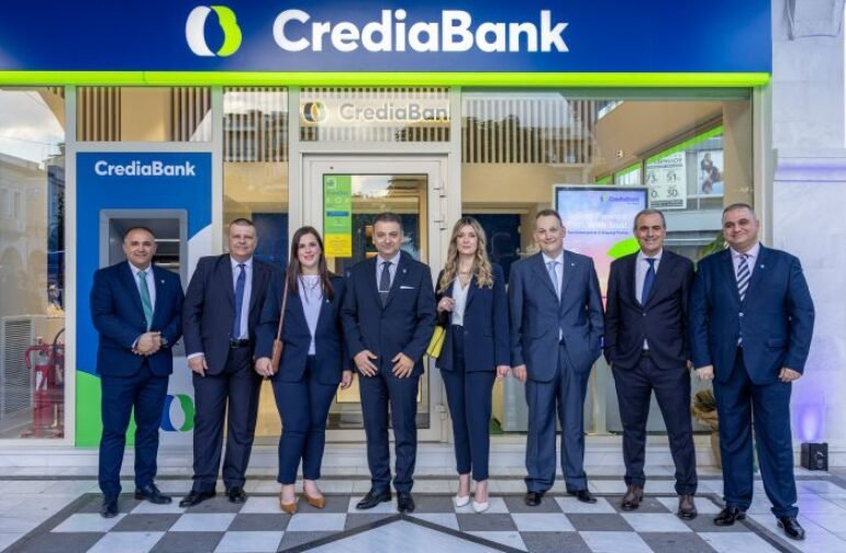 Εγκαίνια για το ανανεωμένο κατάστημα της CREDIABANK στην Τρίπολη