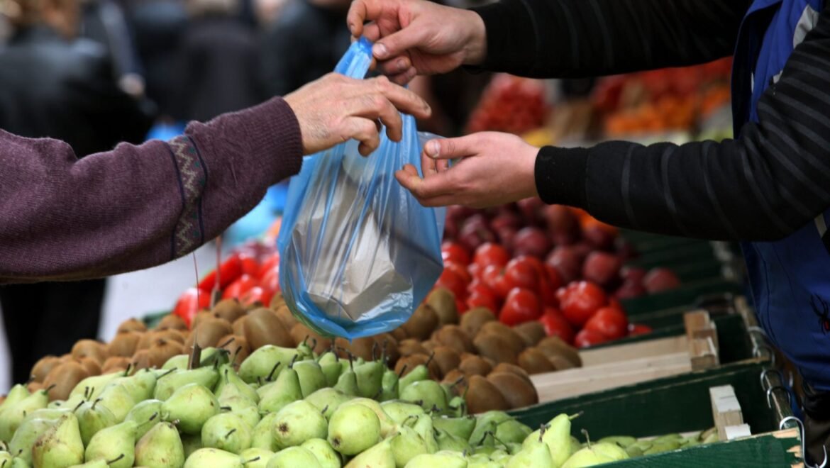 Αυξημένη η κίνηση στη λαϊκή αγορά…