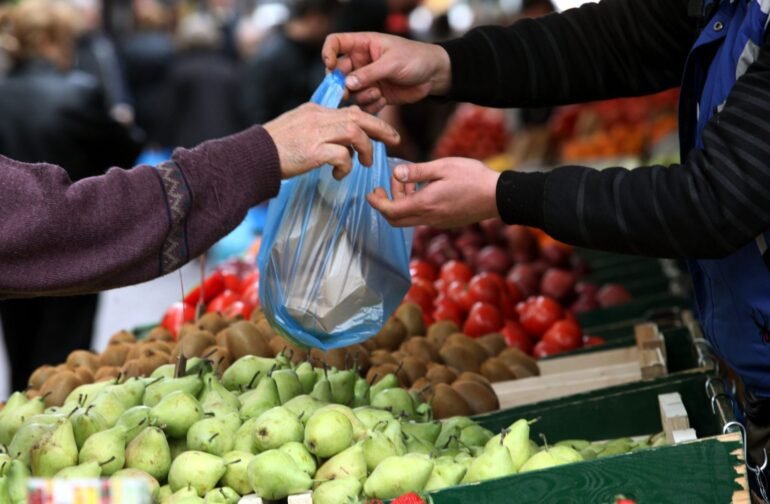 Αυξημένη η κίνηση στη λαϊκή αγορά…