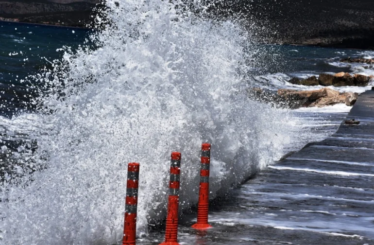 Καιρός: Άνεμοι έως 9 μποφόρ την Πέμπτη – Πού θα δείξει ο υδράργυρος 37αρια
