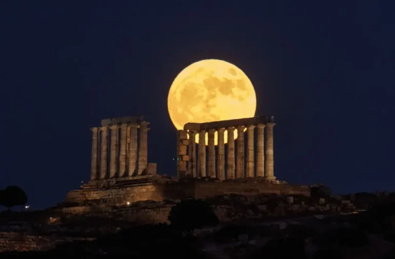 Πανσέληνος Ιουλίου: Πότε έρχεται «το φεγγάρι του κόκκινου ελαφιού»
