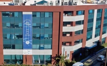 Κατσίρης-Αγγελάκος : ΄΄Η δημοτική αρχή μετατρέπει ανοιχτούς σε κλειστούς διαγωνισμούς, σε βάρος ..΄΄