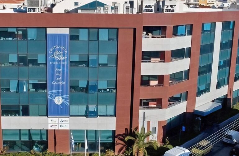 Κατσίρης-Αγγελάκος : ΄΄Η δημοτική αρχή μετατρέπει ανοιχτούς σε κλειστούς διαγωνισμούς, σε βάρος ..΄΄