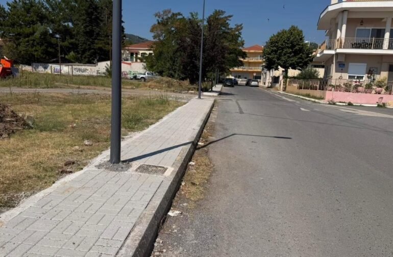 Έργο της ανακατασκευής πεζοδρομίων σε αρκετούς δρόμους της Τρίπολης