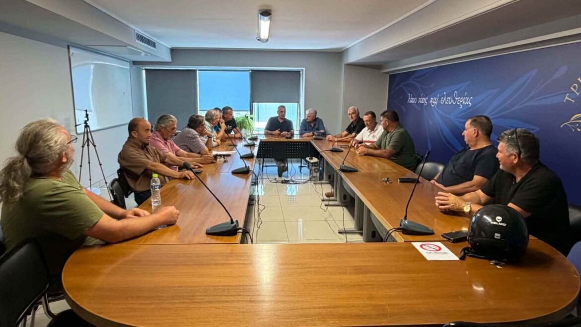 Ο Δήμαρχος Τρίπολης συναντήθηκε σήμερα στο νέο Δημαρχείο της πόλης με το Διοικητικό Συμβούλιο της Ένωσης Προέδρων του Δήμου Τρίπολης